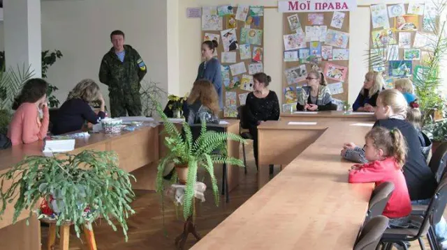 Лучани не відпускали бійця «Айдару» майже три години — фото 1