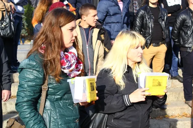 Волинські волонтери закупили прилад нічного бачення, 200 аптечок та 12 плащів  для бійців — фото 3