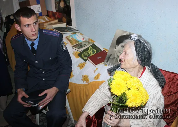 Луцький міліціонер врятував життя пенсіонерці — фото 1