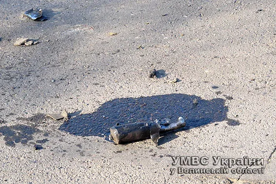 Волинська міліція встановлює обставини вибуху авто (ФОТО) (ВІДЕО) — фото 2