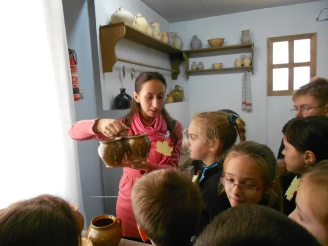 У Волинському музеї дітей вчили ліпити посуд з глини (ФОТО) — фото 4