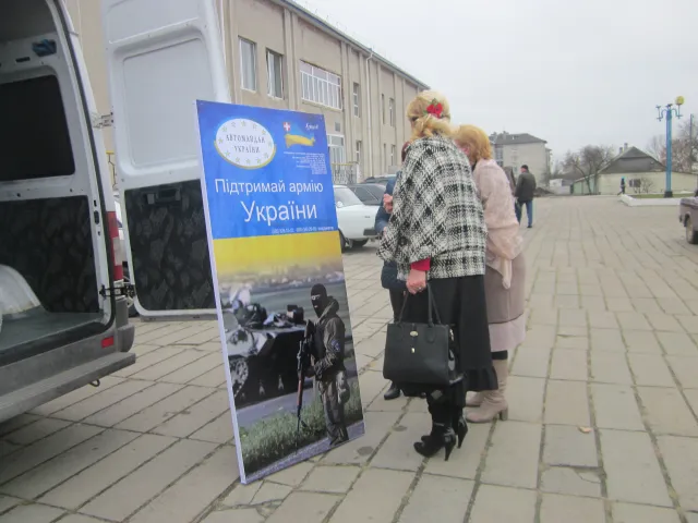 6 300  гривень, теплі речі, продукти – старт  концертного туру «Все для перемоги» у Ратному та Старій Вижівці — фото 1
