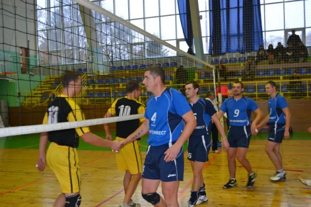 У Луцьку -  ІV відкритий Чемпіонат міста  з волейболу серед чоловічих команд — фото 2