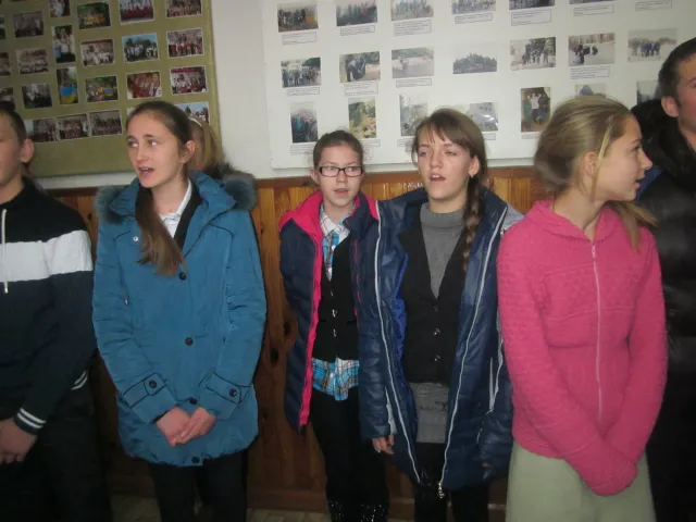 Волинські учні продовжують писати листи бійцям на Схід (ФОТО) — фото 1