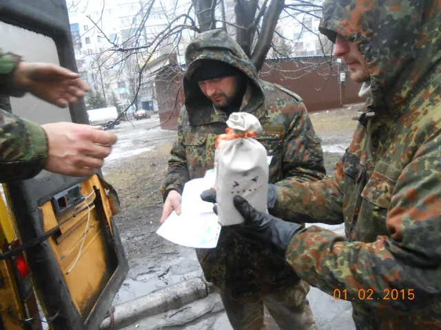 «Добровольці в Пісках не втрачають бойовий дух», - волонтер Іван Бощук про поїздку на Схід — фото 1