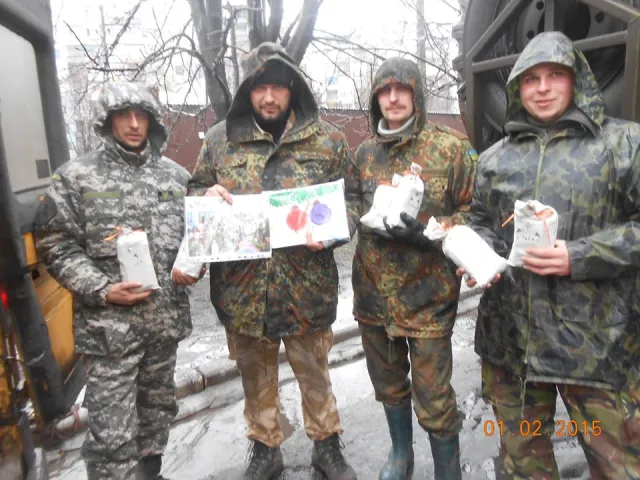 «Добровольці в Пісках не втрачають бойовий дух», - волонтер Іван Бощук про поїздку на Схід — фото 2