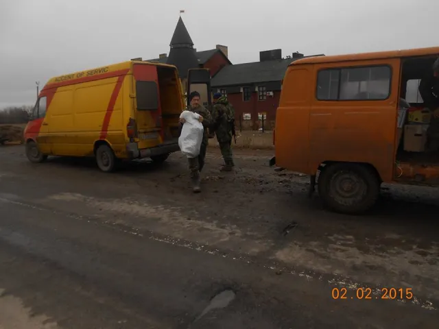 «Добровольці в Пісках не втрачають бойовий дух», - волонтер Іван Бощук про поїздку на Схід — фото 5