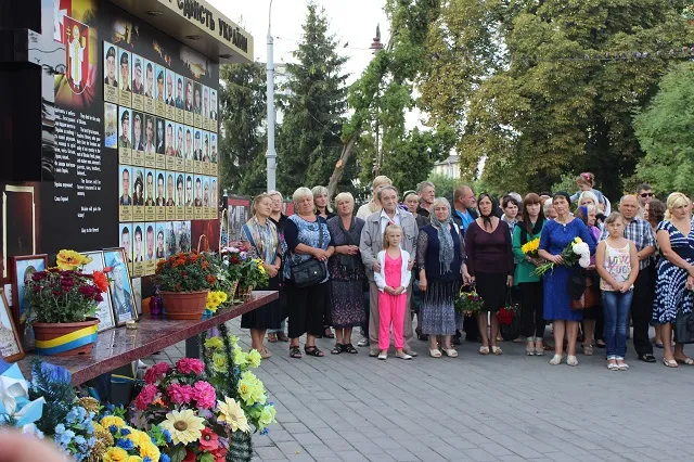 У Луцьку вшановували пам'ять загиблих під Іловайськом героїв — фото 6