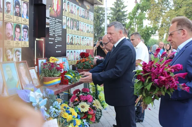 У Луцьку вшановували пам'ять загиблих під Іловайськом героїв — фото 7