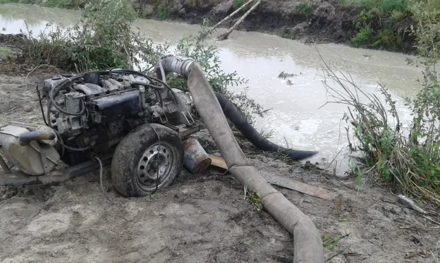 Службою безпеки України було викрито незаконний видобуток бурштину (фото) — фото 4