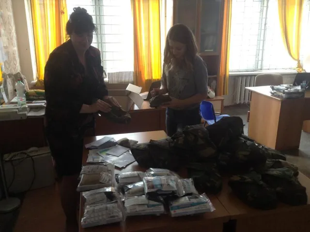В координаційному центрі допомоги сформували особисті аптечки для бойовиків АТО (фото) — фото 4