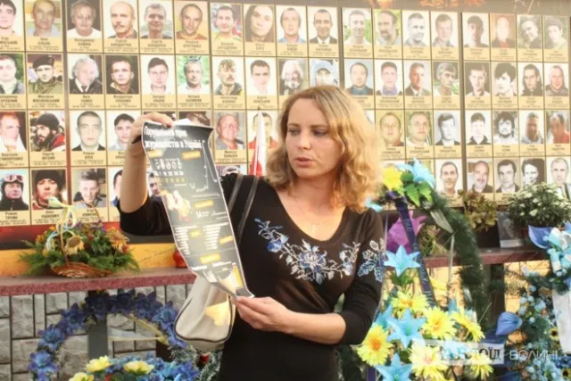 Волинські журналісти вшановували пам'ять загиблих колег лампадками і свічками (фото) — фото 11