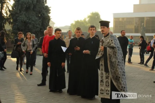 Волинські журналісти вшановували пам'ять загиблих колег лампадками і свічками (фото) — фото 4