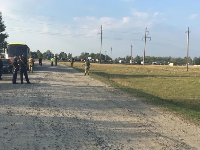 Заїжджі копачі з Львівської та Рівненської областей штурмують Маневицькі ліси (фото) — фото 1