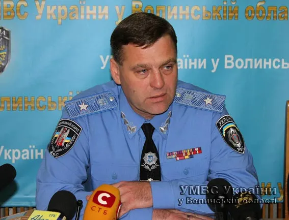 Правоохоронці провели спецоперацію по зупиненню незаконного видобутку "сонячного каменю". Затримано близько 200 осіб (фото, відео) — фото 8